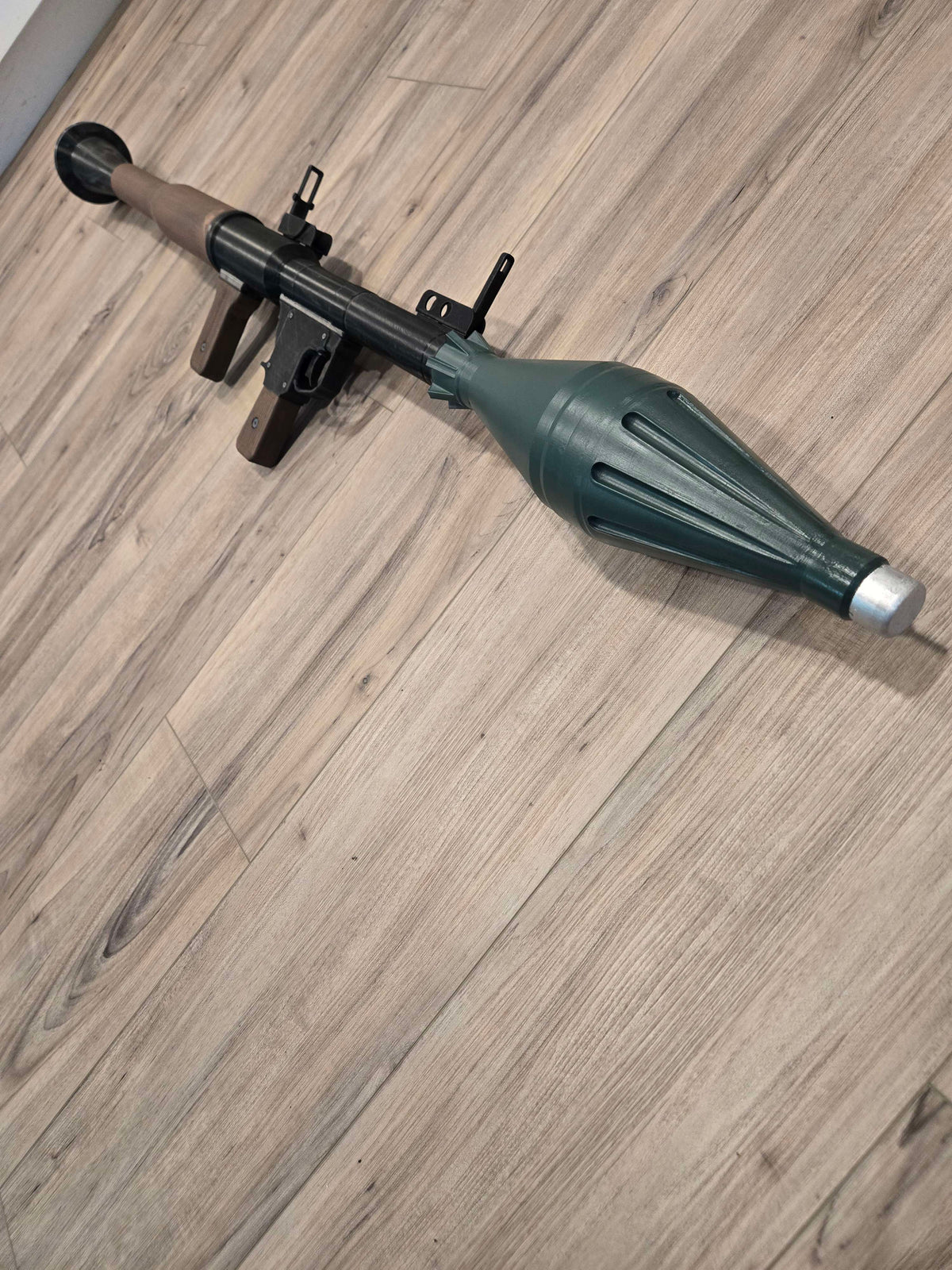RPG-7 Rocket Launcher *Full Sized 1:1 Ratio* Replica with Wall Mounts ...